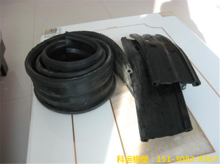 模數(shù)式橋梁伸縮縫裝置橡膠止水密封膠條安裝更換撬棍2